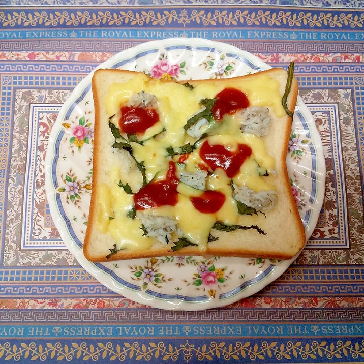 朝食にしらすとパルメザンチーズトースト
